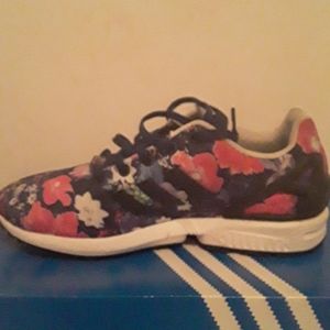 Girls Adidas  size 6.5